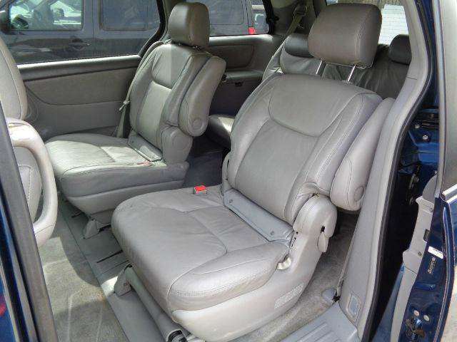 2005 Toyota Sienna LE 7-Passenger 4dr Mini-Van